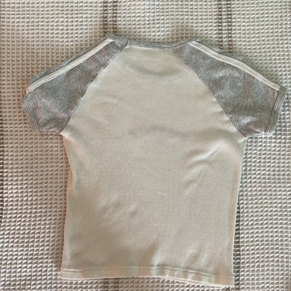 Brandy Melville Tee Shirt - Picture 5 of 7